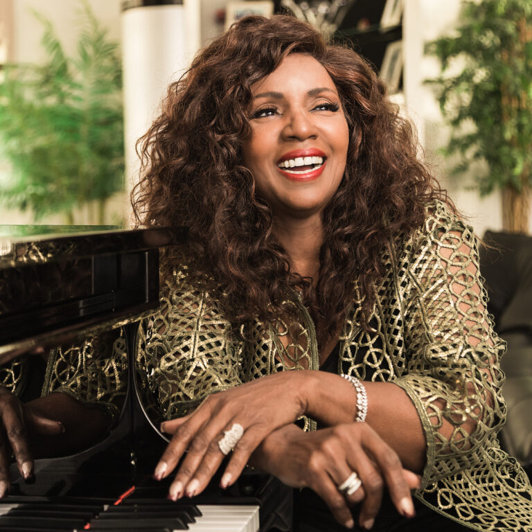 Imagem JPG, Gloria Gaynor, a poderosa voz de 