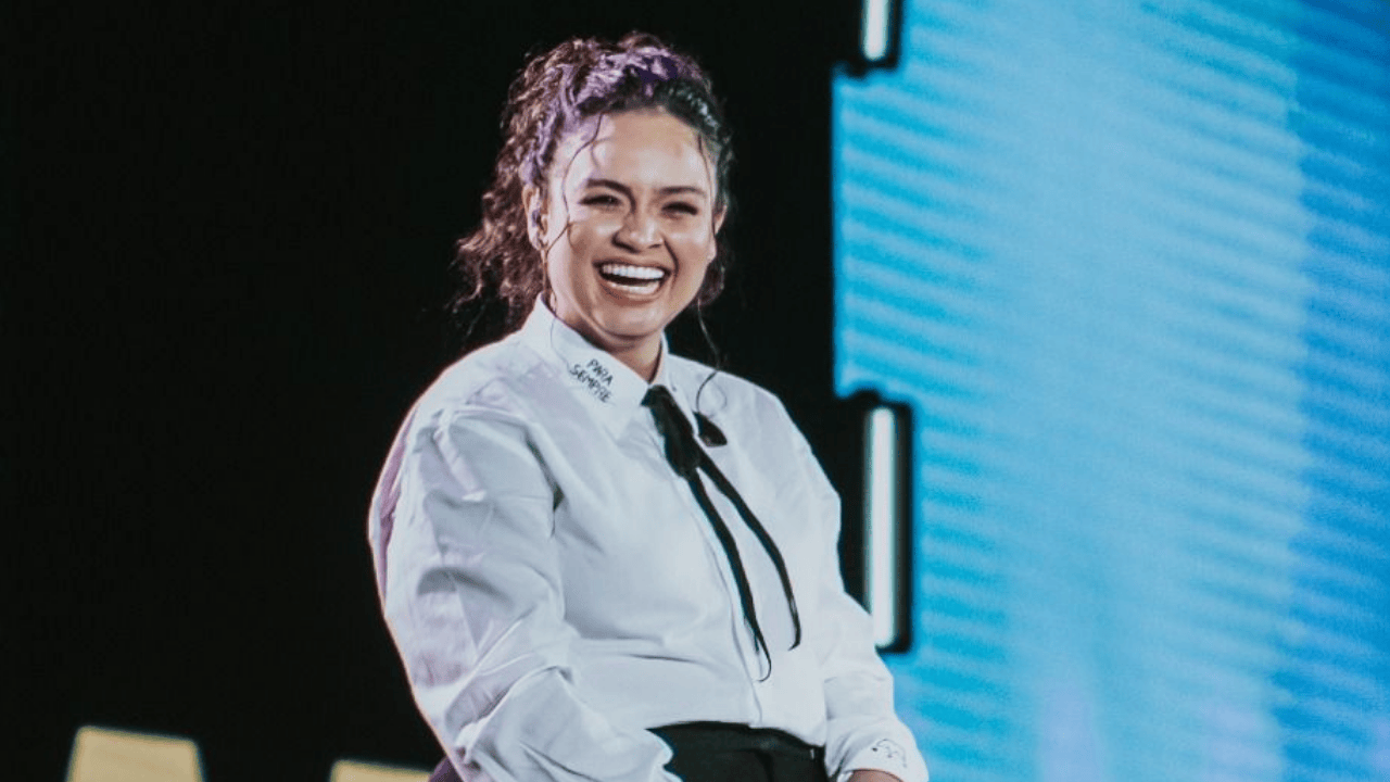 Imagem JPG, Luiza Martins emociona no palco do 