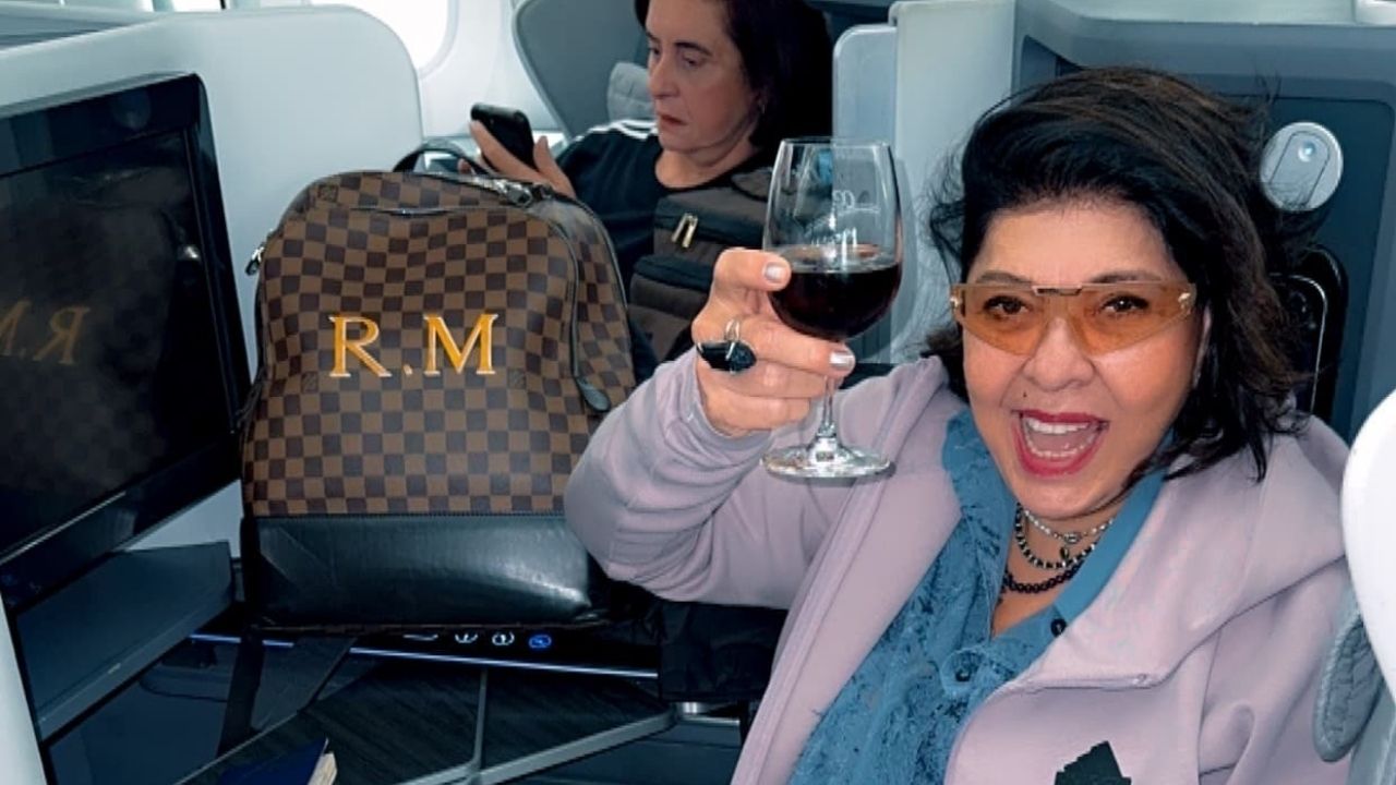 Imagem JPG, Após viralizar na internet, Roberta Miranda viaja para férias na Espanha