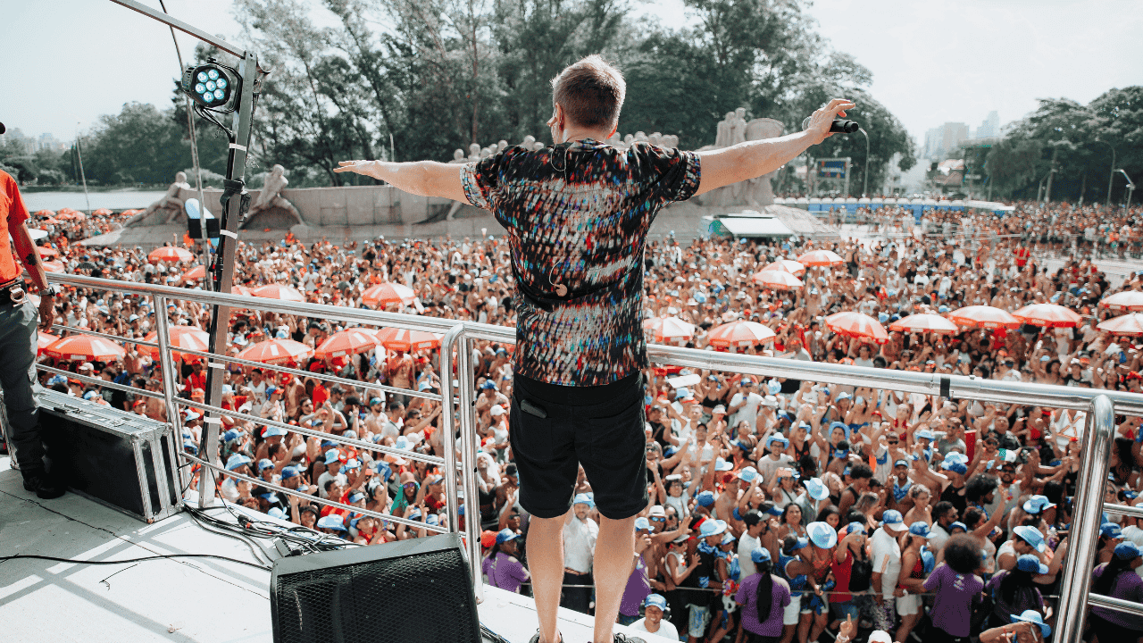 Imagem JPG, Michel Teló desfila mais um ano com o Bloco Bem Sertanejo no Carnaval de São Paulo