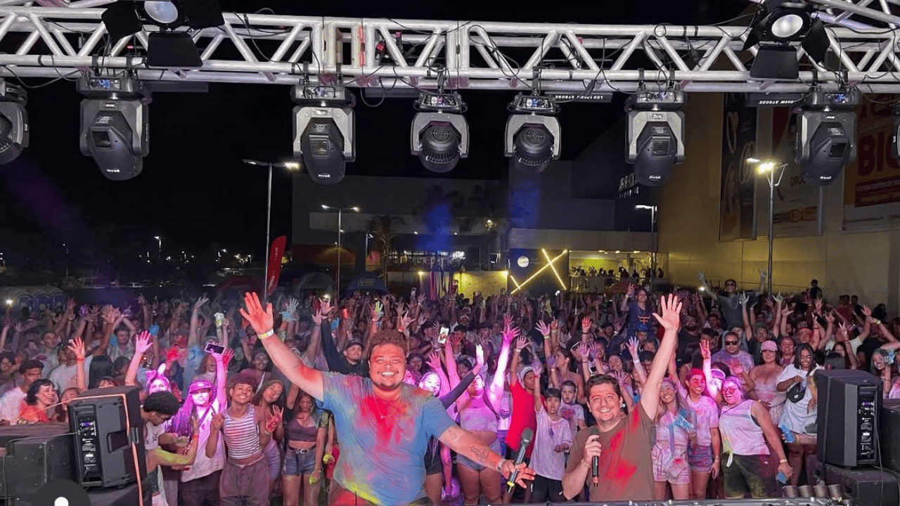 Imagem JPG, Gabryel Abreu e Guilherme Borges comandam o Carnaval das Cores no Aparecida Shopping