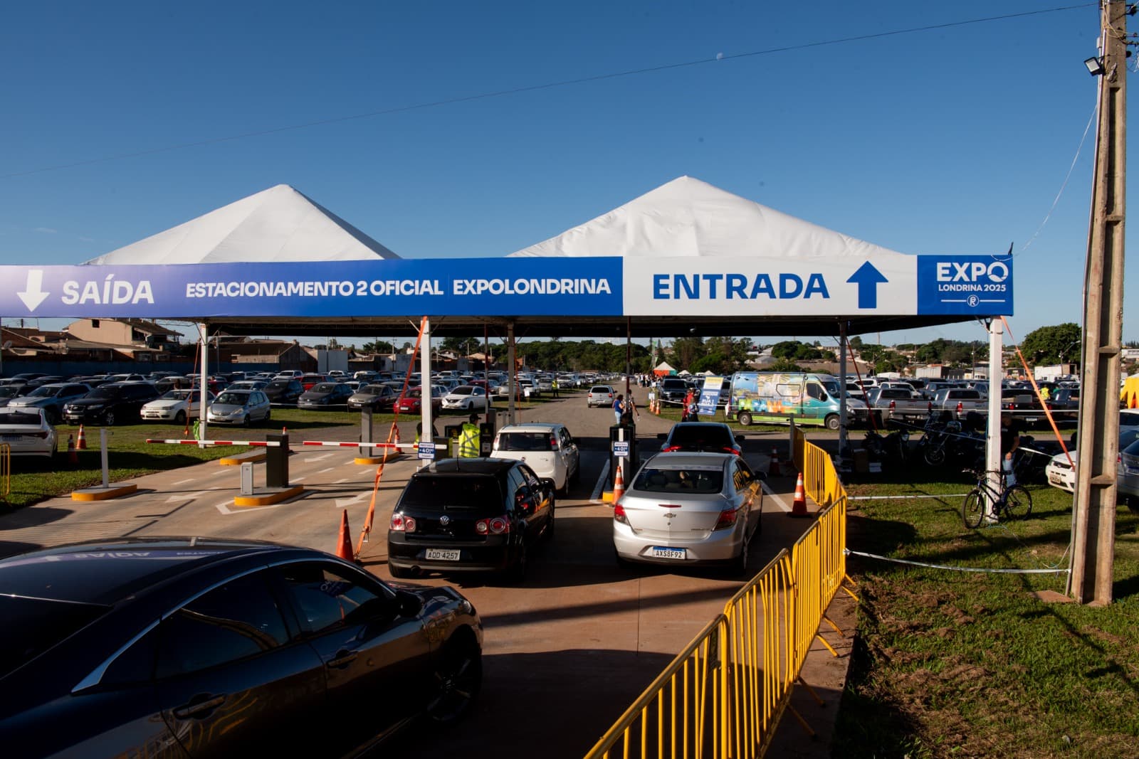 Imagem JPG, Transporte gratuito do Estacionamento 2 até o parque faz parte do passeio dos visitantes à ExpoLondrina 2025