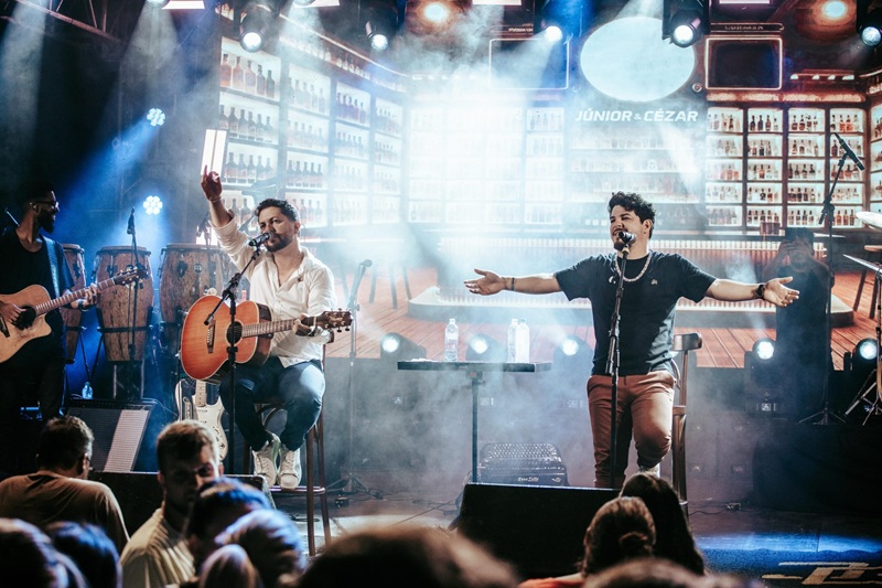 Imagem JPG, Júnior & Cézar elevam a energia na Festa do Peão de Barretos com clima de boteco e sintonia inesquecível