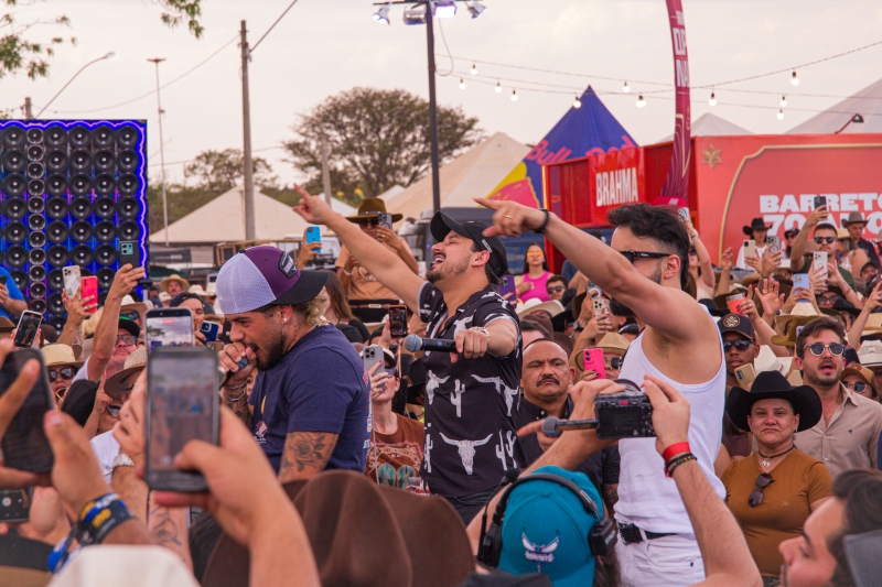 Imagem JPG, Camping do Parque do Peão é cenário para gravação de clipe de Clayton & Romário com participação de Zé Felipe