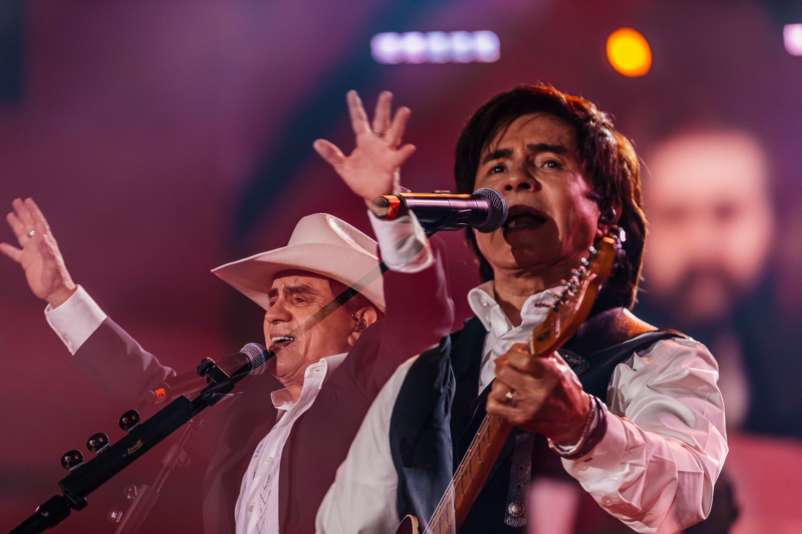 Imagem JPG, Chitãozinho & Xororó, Leonardo, Jiraya Uai e Maiara & Maraisa marcam a última sexta-feira da 70ª Festa do Peão de Barretos