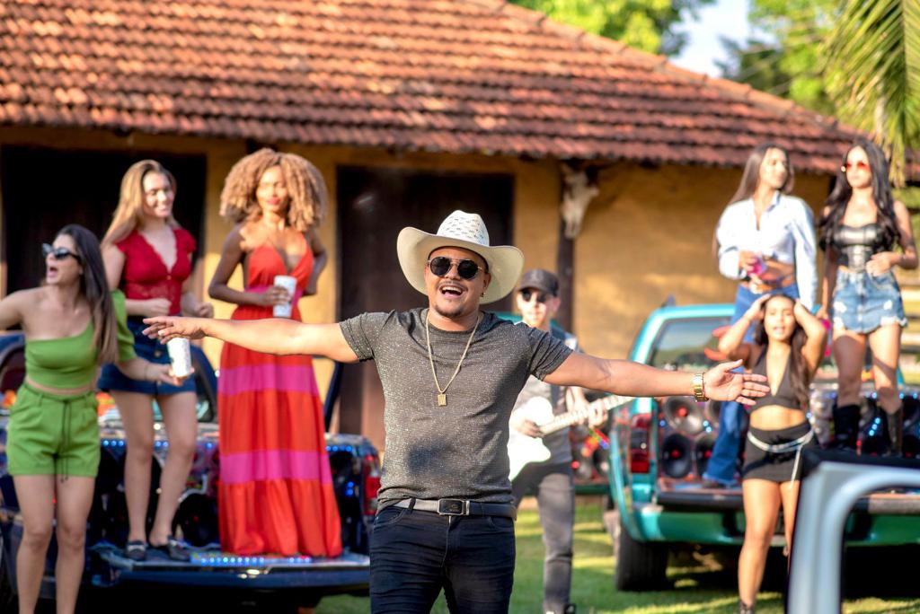 Imagem JPG, 6ª Cavalgada dos amigos no Distrito Serra Dourada reúne artistas com shows sertanejos 