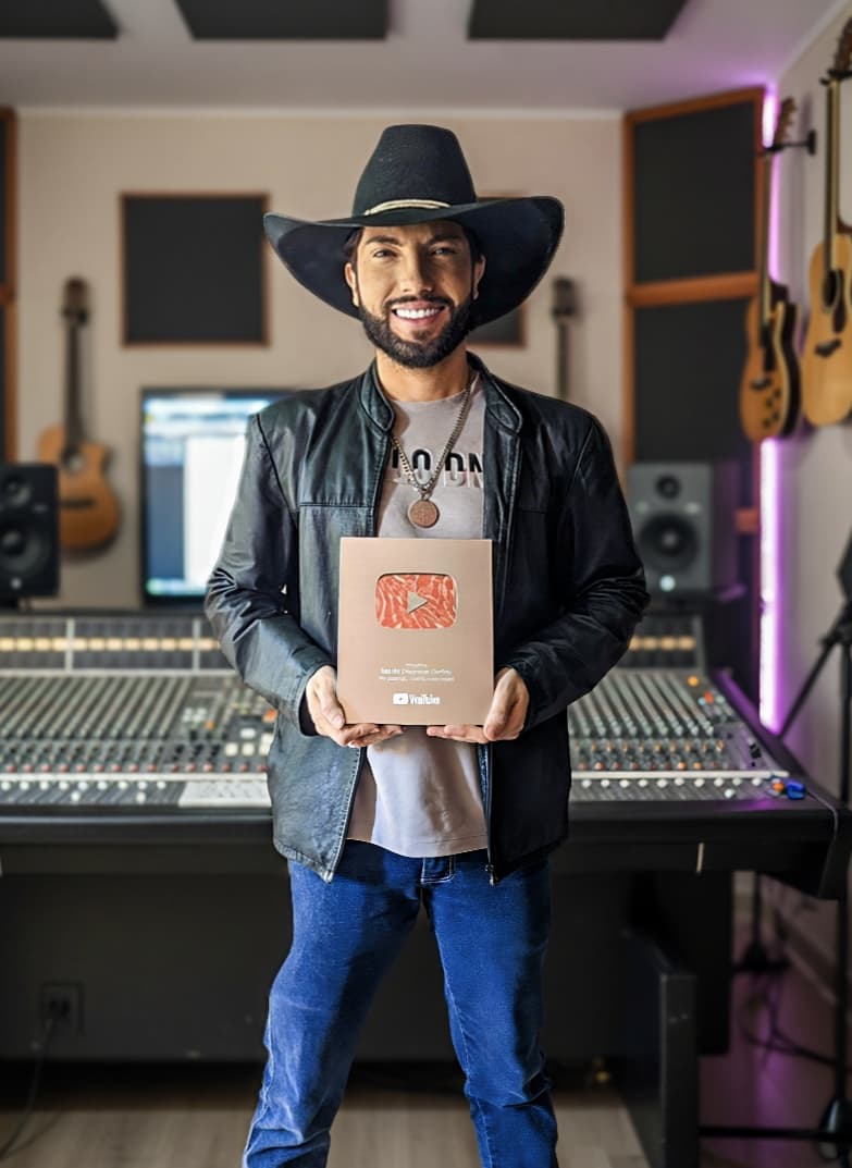 Imagem JPG, Mattão celebra conquista de 100 mil inscritos no YouTube