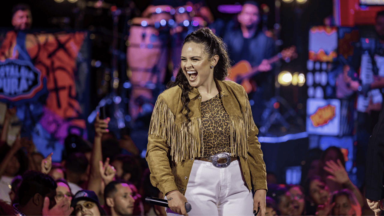 Imagem JPG, Luiza Martins recebe convidados e comanda ensaio de Carnaval no Tatu Bola Goiânia