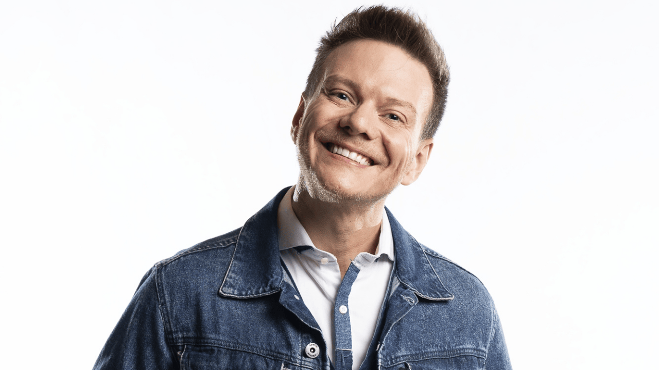 Michel Teló desfila com seu novo bloco no Carnaval de São Paulo