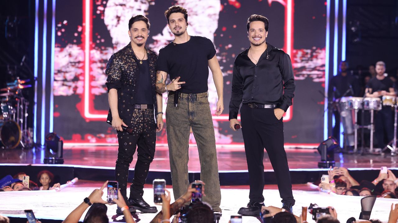 Surpreendidos por Luan Santana, Kaique & Felipe lançam 