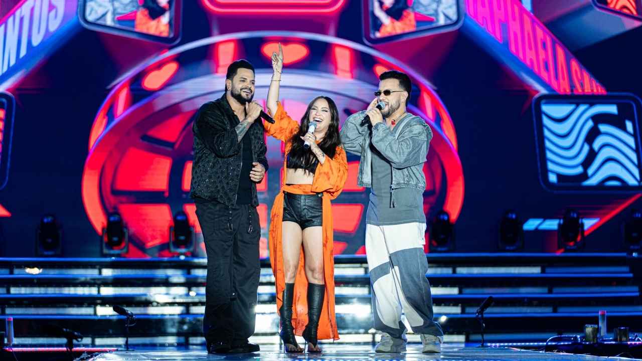 Após reunir mais de 500 mil pessoas, Raphaela Santos lança álbum 